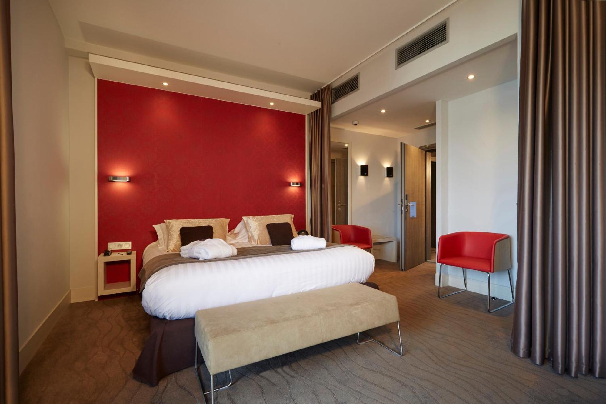 Kyriad Prestige Lyon Est - Saint Priest Eurexpo Hotel And Spa מראה חיצוני תמונה